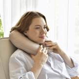 Подушка рогаток 32х32 см Travel IDEIA для подорожей для шиї та голови дорожній антиалергенний шоколад/беж