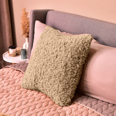 Подушка декоративна IDEIA 55х55 см зі штучного хутра гіпоалергенна карамель