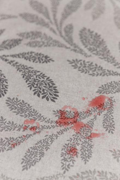 Скатертина водовідштовхувальна Сіре листя ПРОВАНС, 136х220см 033597