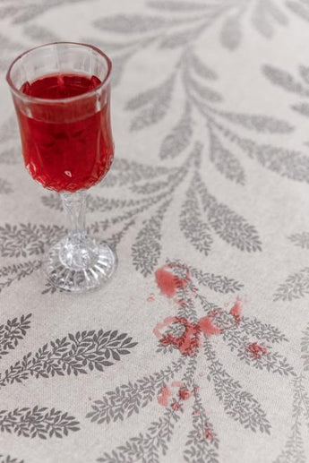 Скатертина водовідштовхувальна кругла Сіре листя ПРОВАНС, D136см 033615