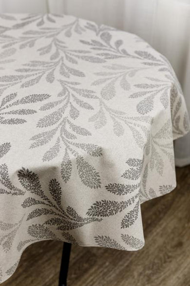 Скатертина водовідштовхувальна кругла Сіре листя ПРОВАНС, D180см 033843