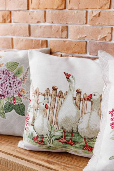 Гобеленова подушка декоративна Троє гусей ПРОВАНС, 45х45см 034201