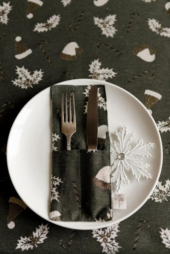 Новорічний чохол для столових приборів Шапочки на зеленому ПРОВАНС, 24х10см 037924