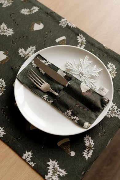 Новорічний чохол для столових приборів Шапочки на зеленому ПРОВАНС, 24х10см 037924