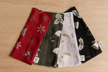 Новорічний чохол для столових приборів Шапочки на зеленому ПРОВАНС, 24х10см 037924