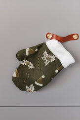 Декоративна новорічна рукавиця Шапочки на зеленому ПРОВАНС, 26х18см 037554