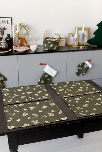 Серветка новорічна Шапочки на зеленому ПРОВАНС, 35х45см 036838