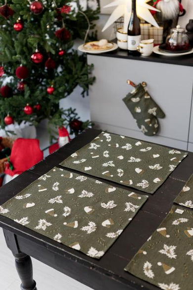 Серветка новорічна Шапочки на зеленому ПРОВАНС, 35х45см 036838