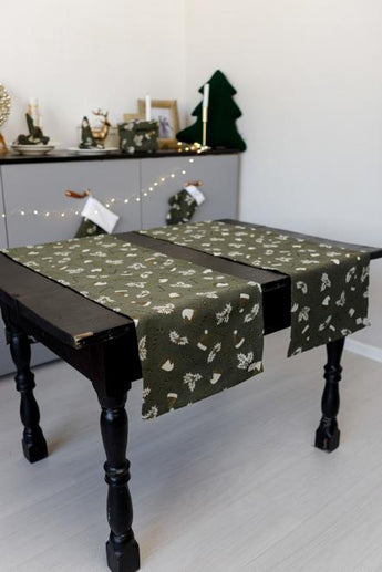 Доріжка новорічна на стіл Шапочки на зеленому ПРОВАНС, 40х180см 036826