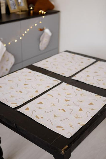 Набір новорічних серветок для сервірування Шапочки на бежевому ПРОВАНС, 35х45см 038492