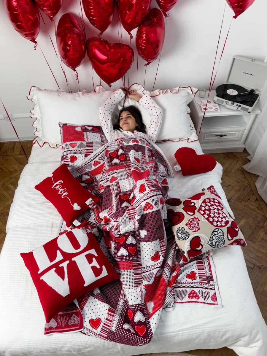 В'язана декоративна подушка Серця Love Прованс, 45х45 см
