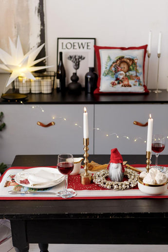 Подушка декоративна новорічна Гном біля коричневої двері ПРОВАНС, 45х45см 037185